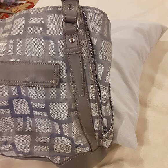 Nine West Grey Purse w/Double. Strap, Snap Closure, Zip Pockets in Front & Back - Picture 4 of 4